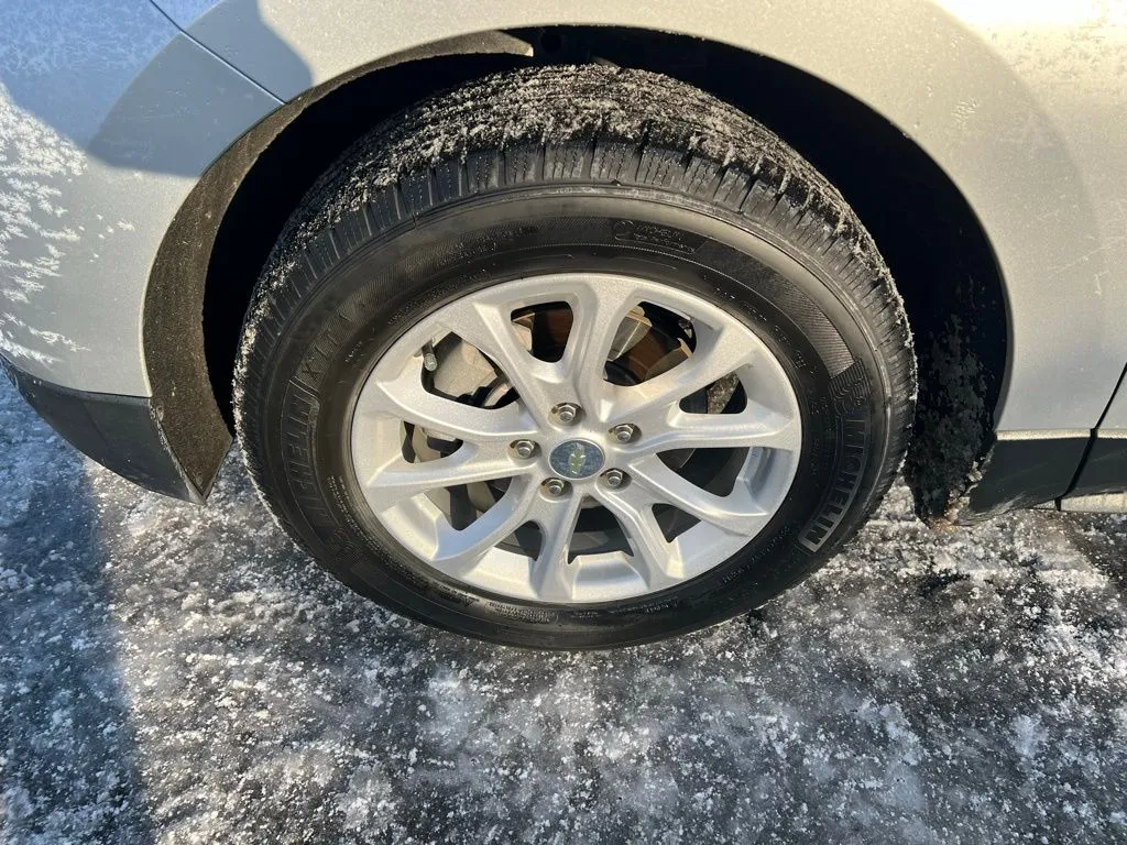 2020 Chevrolet Equinox LT photo 4