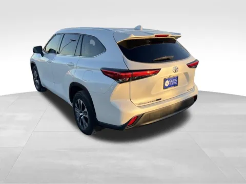 Another view of 2021 Toyota Highlander XLE for sale in Omaha, NE at Gregg Young Chevrolet - Omaha
