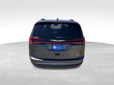 More photos of 2021 Chrysler Pacifica Touring L at Gregg Young Chevrolet of Omaha, NE
