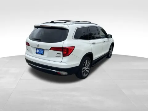 More photos of 2016 Honda Pilot Elite at Gregg Young Chevrolet of Omaha, NE