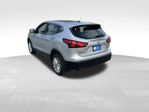 More photos of 2018 Nissan Rogue Sport S at Gregg Young Chevrolet of Omaha, NE