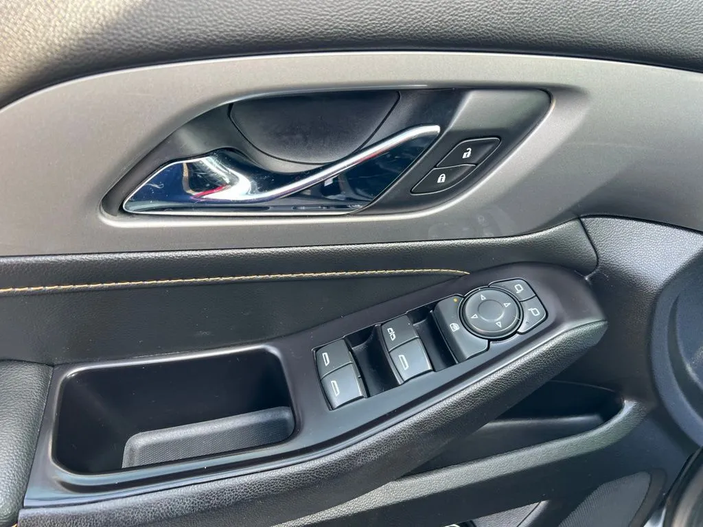 2020 Chevrolet Traverse Cloth photo 2