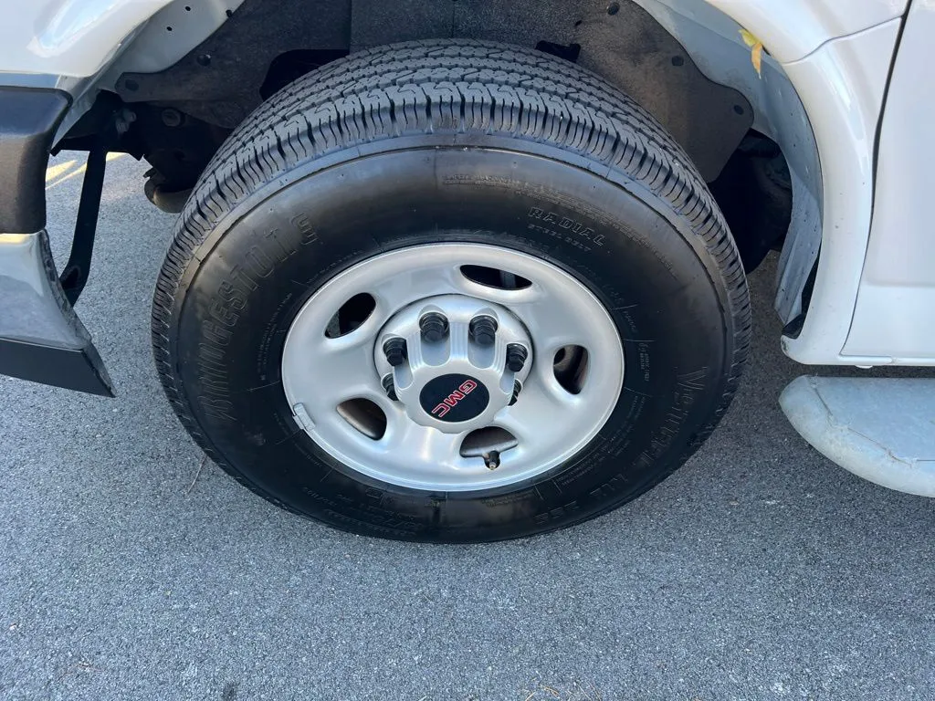 2023 Gmc Savana Cargo 2500 photo 3