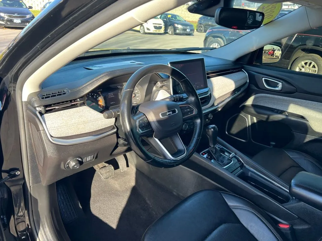 2022 Jeep Compass Latitude Lux photo 4