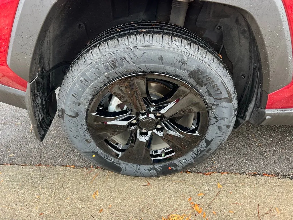 2021 Toyota RAV4 XLE photo 3