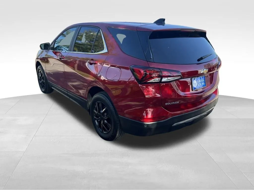 2024 Chevrolet Equinox LT photo 2