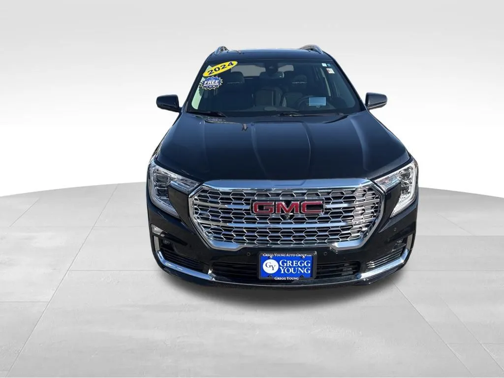 2024 Gmc Terrain Denali photo 2