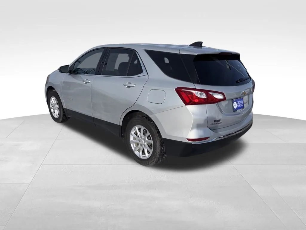 2020 Chevrolet Equinox LT photo 2