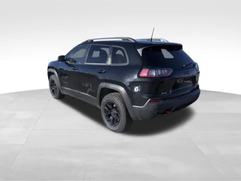 More photos of 2019 Jeep Cherokee Trailhawk at Gregg Young Atlantic, IA