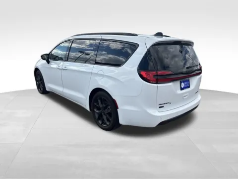 More photos of 2025 Chrysler Pacifica Limited at Gregg Young Chevrolet GMC Atlantic, IA