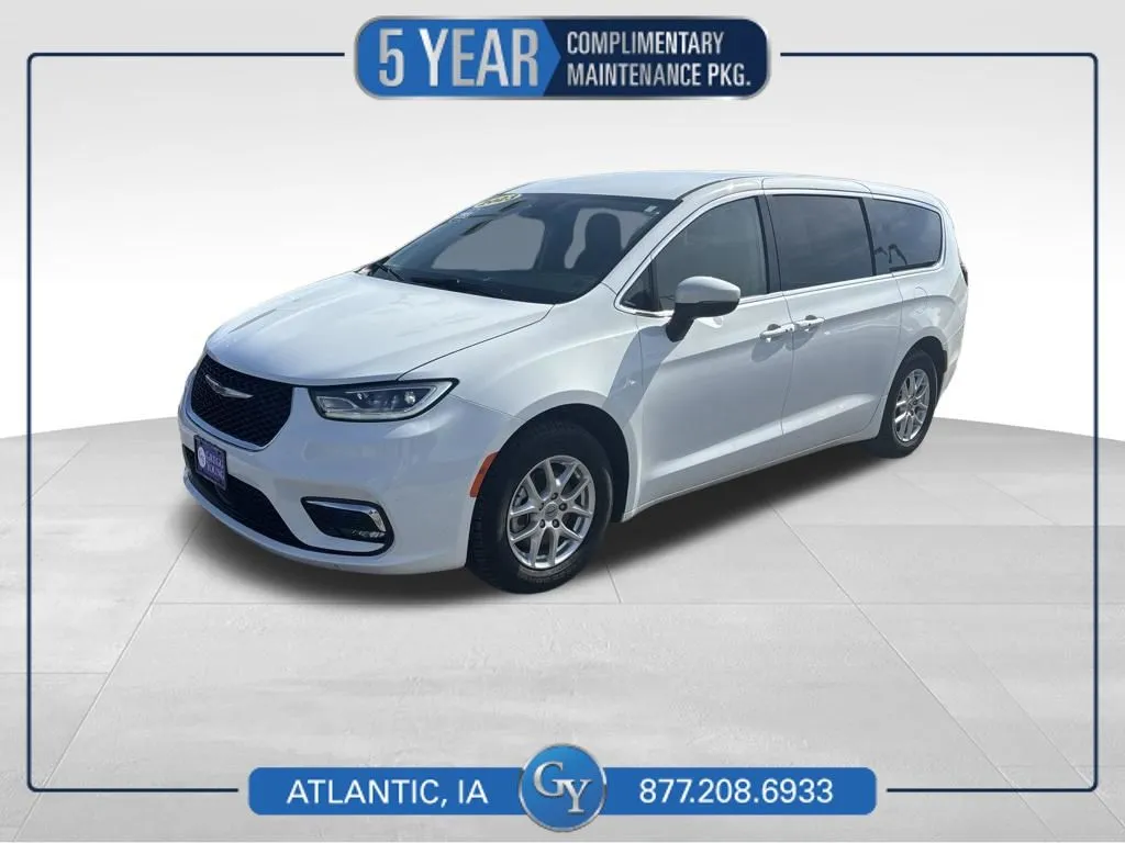 White 2023 Chrysler Pacifica Touring L for sale in Atlantic, IA