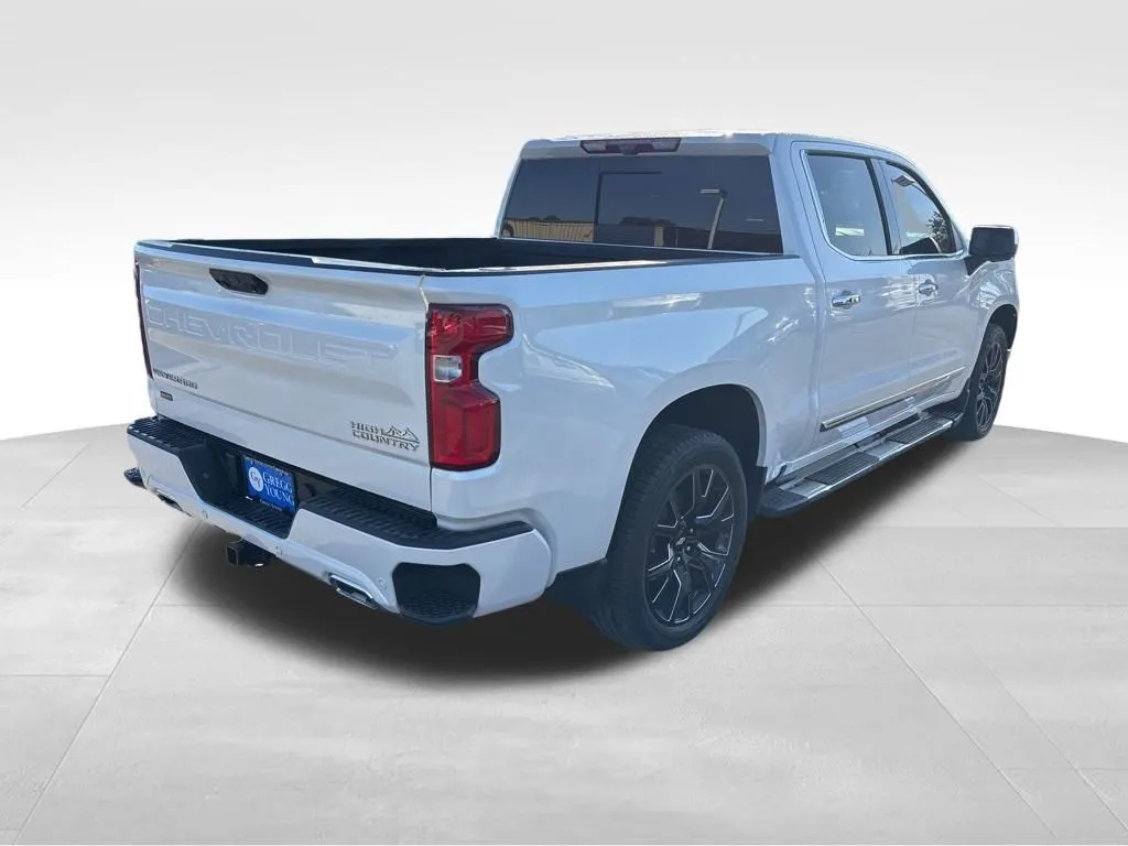 2024 Chevrolet Silverado 1500 High Country photo 3