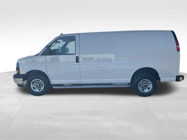 2023 Gmc Savana Cargo 2500 photo 2