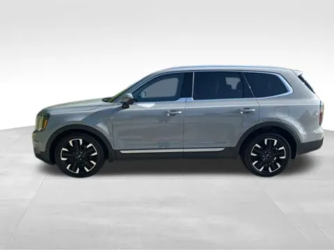 Photos of 2023 Kia Telluride SX for sale in Indianola, IA at Gregg Young Buick GMC Indianola