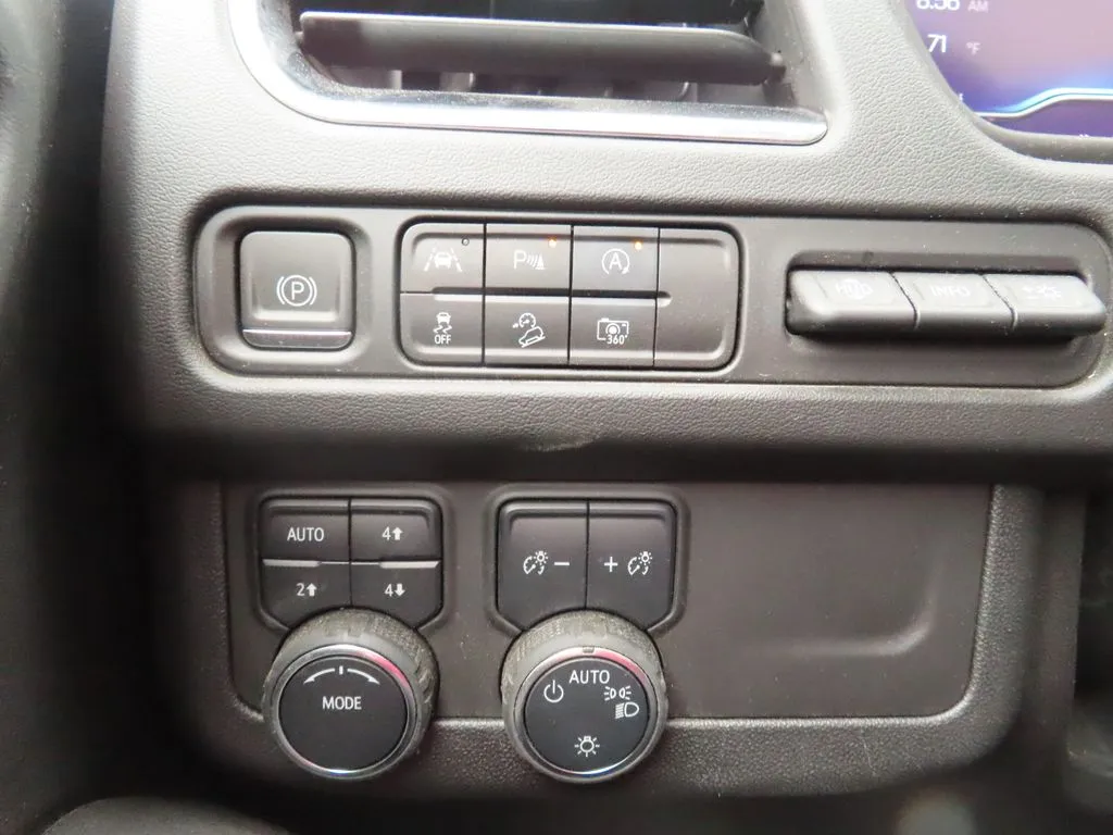 2024 Chevrolet Suburban High Country photo 4