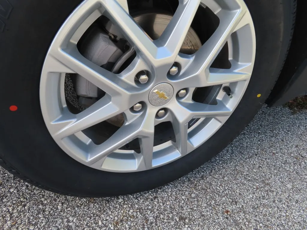 2024 Chevrolet Equinox LT photo 4