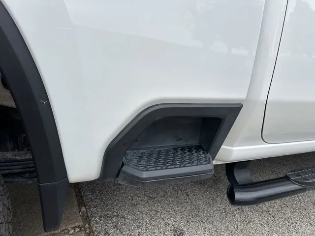 2025 Chevrolet Silverado 2500HD Custom photo 3