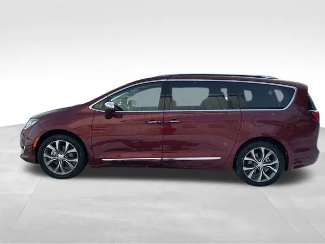 2019 Chrysler Pacifica Limited photo 2