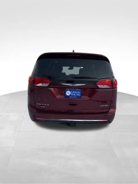 2019 Chrysler Pacifica Limited photo 3