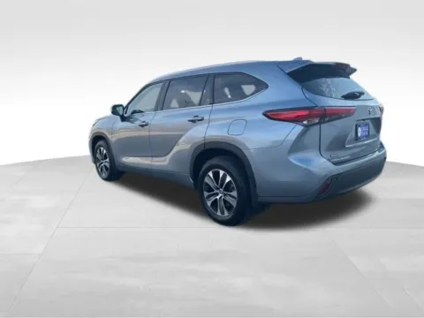 More photos of 2021 Toyota Highlander XLE at Gregg Young Buick GMC Indianola, IA