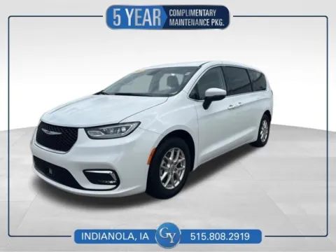 White 2023 Chrysler Pacifica Touring L for sale in Indianola, IA