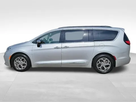 Another view of 2023 Chrysler Pacifica Limited for sale in Indianola, IA at Gregg Young Buick GMC Indianola