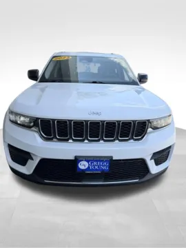 Another view of 2023 Jeep Grand Cherokee Laredo for sale in Indianola, IA at Gregg Young Buick GMC Indianola