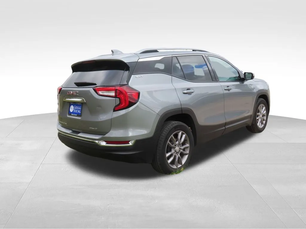 2024 Gmc Terrain SLT photo 2