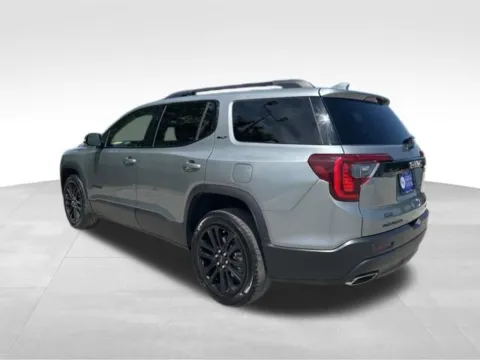 More photos of 2023 GMC Acadia SLT at Gregg Young Buick GMC Indianola, IA