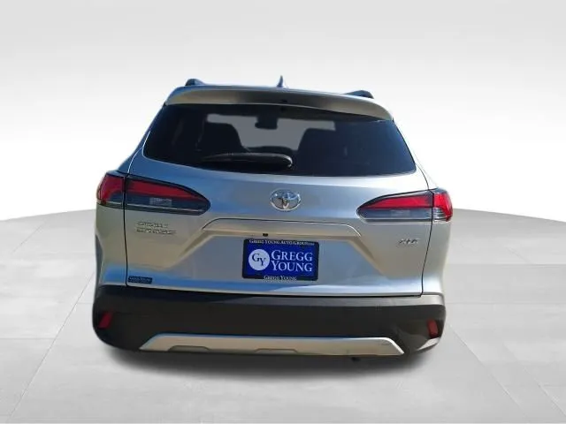 2023 Toyota Corolla Cross XLE photo 2