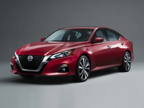 White 2020 Nissan Altima 2.0 Platinum for sale in Indianola, IA