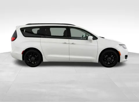 More photos of 2020 Chrysler Pacifica Launch Edition at Gregg Young Chevrolet GMC of Columbus, NE