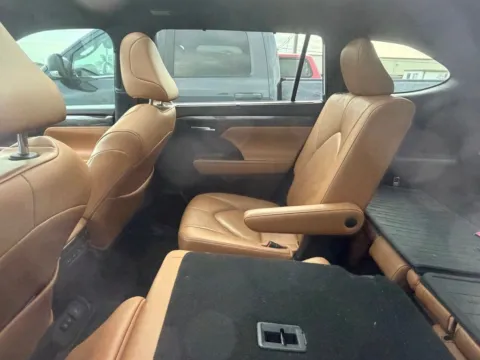 More photos of 2020 Toyota Highlander Platinum at Gregg Young Chevrolet GMC of Columbus, NE