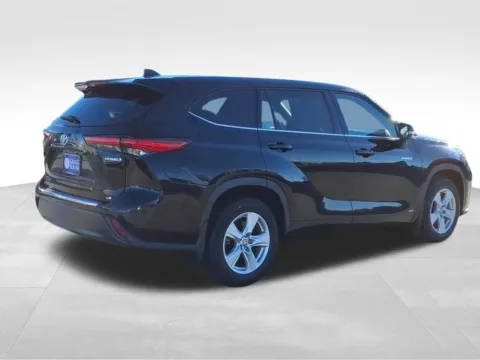 More photos of 2020 Toyota Highlander Hybrid LE at Gregg Young Chevrolet GMC of Columbus, NE