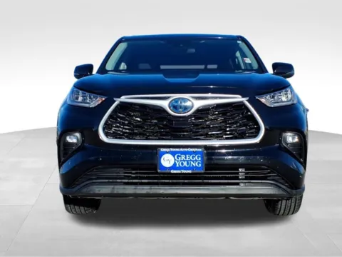 Photos of 2020 Toyota Highlander Hybrid LE for sale in Columbus, NE at Gregg Young Chevrolet GMC of Columbus