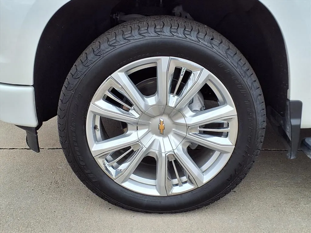 2022 Chevrolet Silverado 1500 High Country photo 3