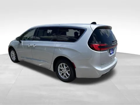 More photos of 2023 Chrysler Pacifica Touring L at Gregg Young Chevrolet of Norwalk, IA