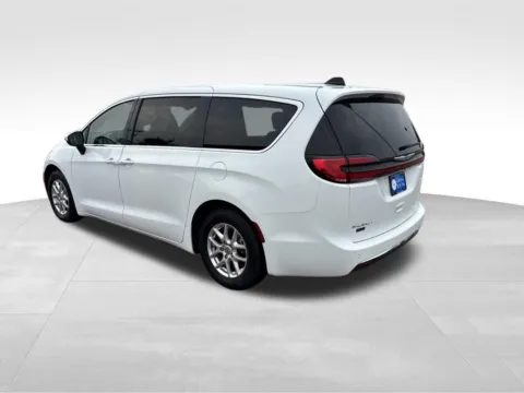 More photos of 2023 Chrysler Pacifica Touring L at Gregg Young Chevrolet of Norwalk, IA