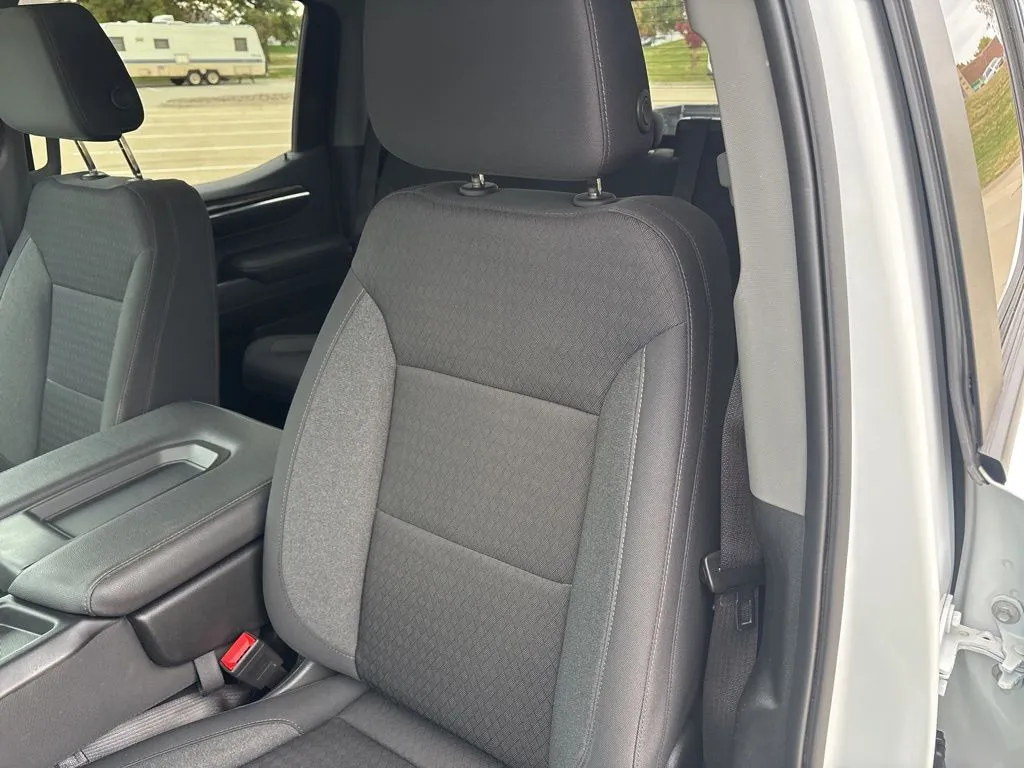 2024 Chevrolet Silverado 1500 LT photo 4