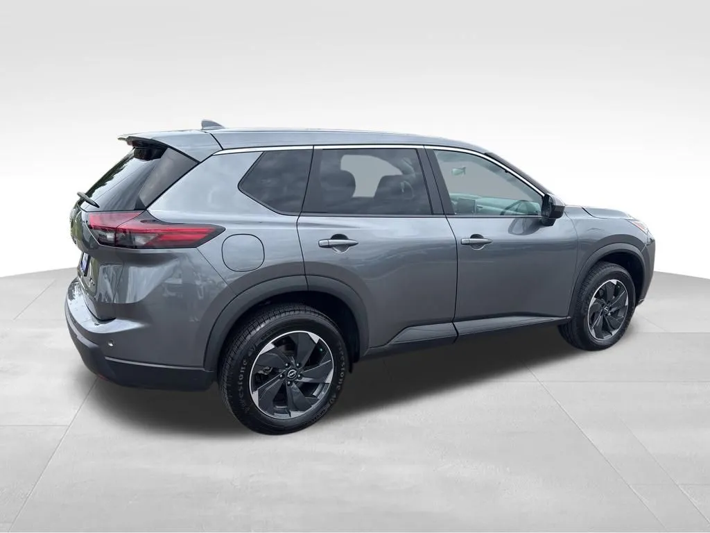 2024 Nissan Rogue SV photo 3