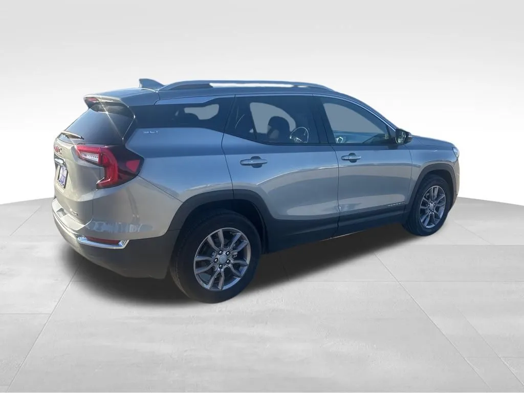 2024 Gmc Terrain SLT photo 2