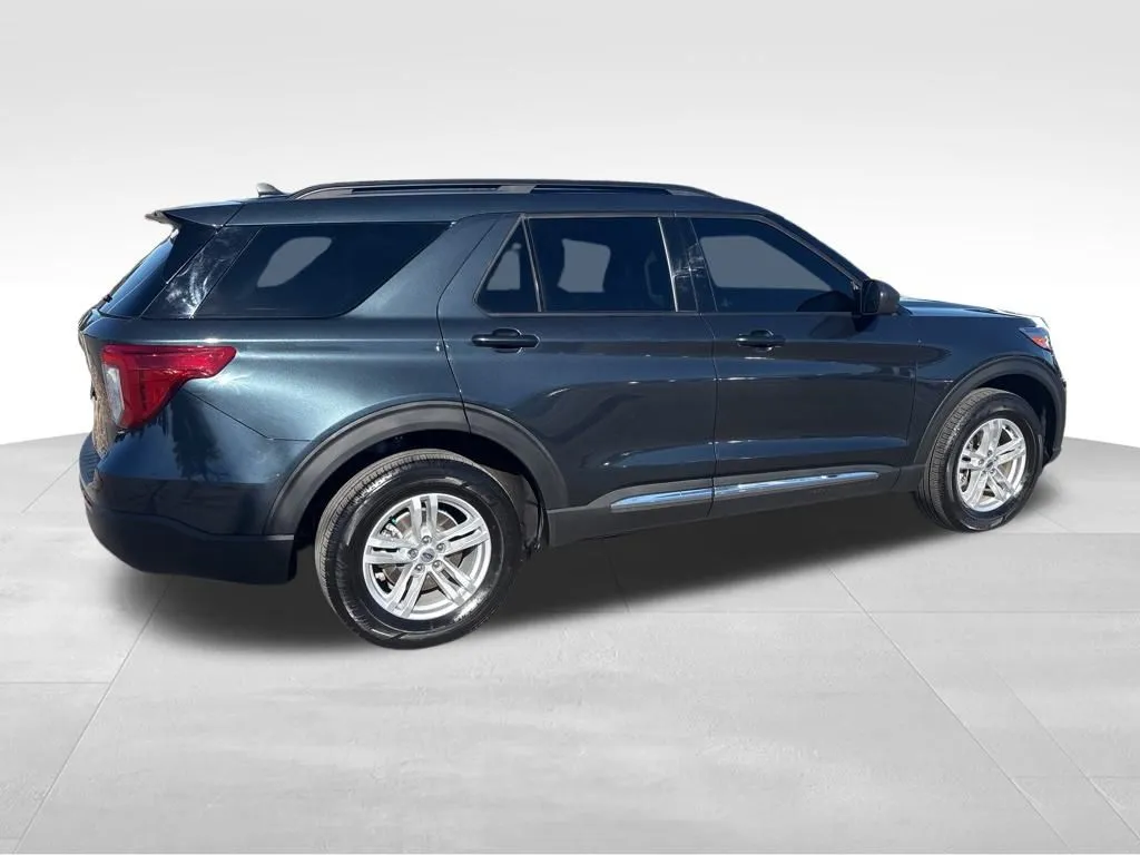 2023 Ford Explorer XLT Sport photo 3