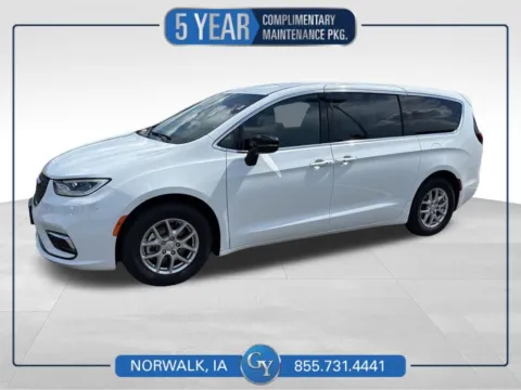 White 2025 Chrysler Pacifica Select for sale in Norwalk, IA