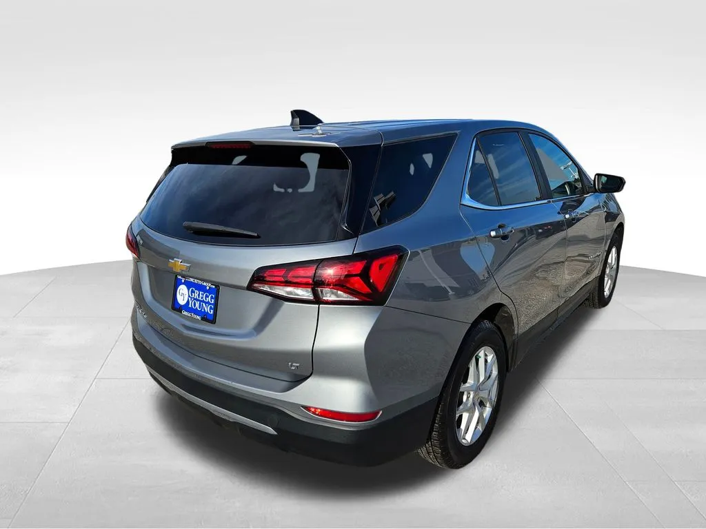 2023 Chevrolet Equinox LT photo 2