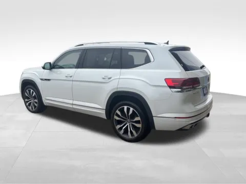 More photos of 2023 Volkswagen Atlas 3.6L V6 SEL Premium R-Line at Gregg Young Chevrolet of Norwalk, IA