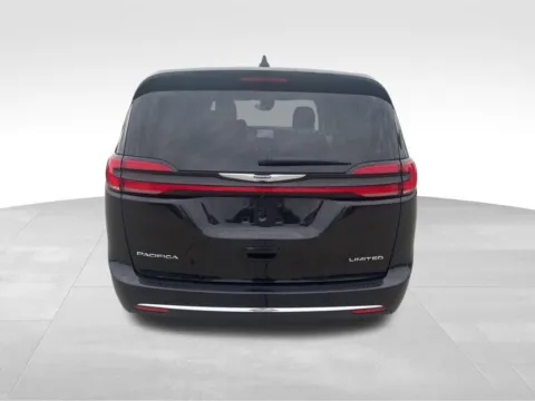 More photos of 2024 Chrysler Pacifica Limited at Gregg Young Chevrolet of Norwalk, IA
