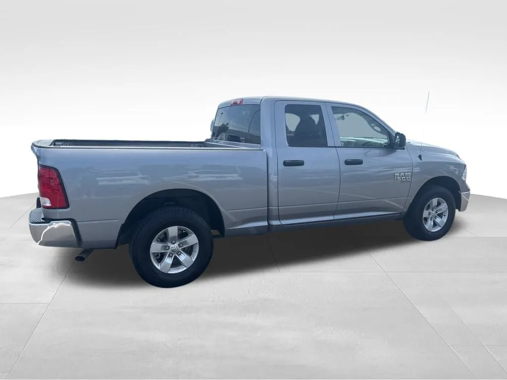 2024 Ram 1500 Classic SLT photo 3