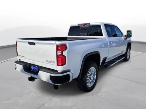 More photos of 2022 Chevrolet Silverado 2500HD High Country at Gregg Young Plattsmouth, NE