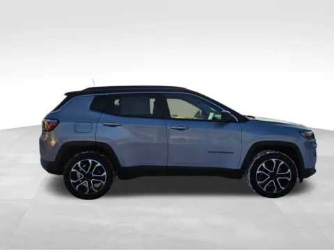 More photos of 2022 Jeep Compass Limited at Gregg Young Plattsmouth, NE