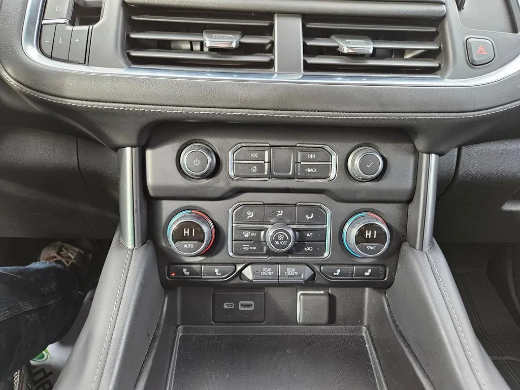 2022 Chevrolet Suburban LT photo 4